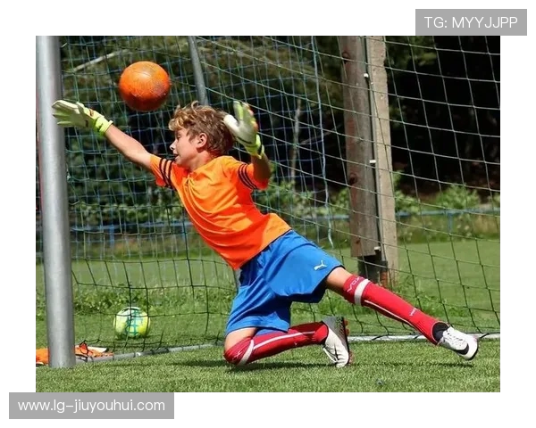 高清足球门将精彩防守瞬间集锦全场视角展示